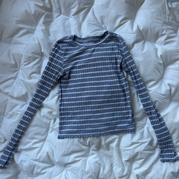 American Eagle Outfitters Tops - American Eagle Stilled Cropped Longsleeve